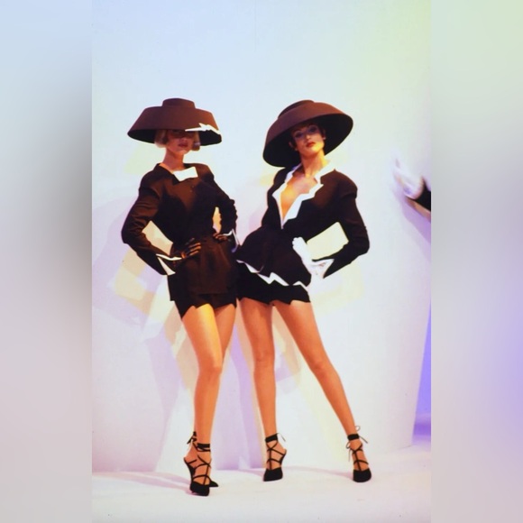 Iconic Thierry Mugler Vintage S/S 1994 Black White Zigzag Sculptural Jacket - Picture 3 of 16